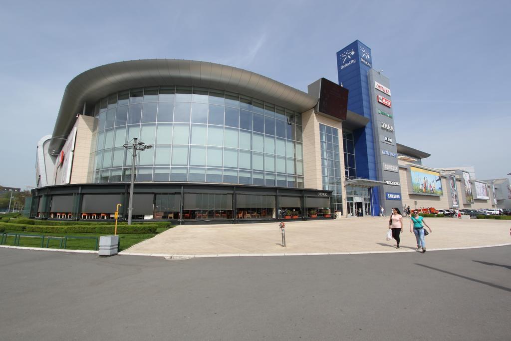Riviera New Belgrade Apartment, Parking 5 Eur Per Day Exterior photo